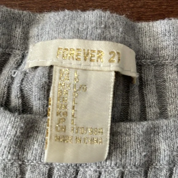 Striped Ribbed Crop Top - Picture 2 of 6